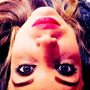 Meet your Posher, Carrie